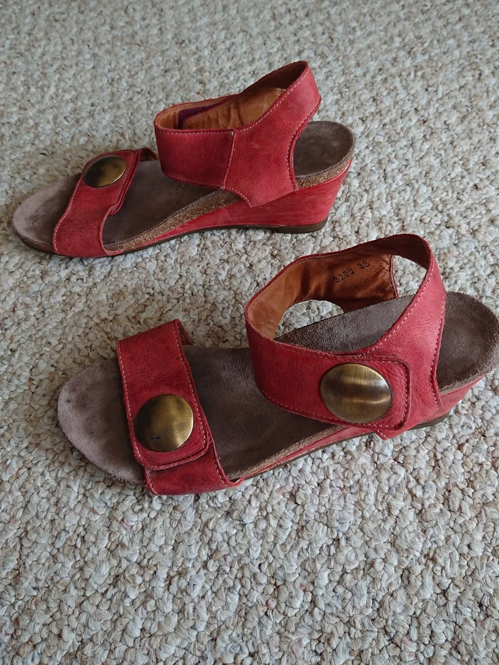 Taos Footwear the Carousel 3 Leather Ornamented Wedge Sandals in read size 7.5